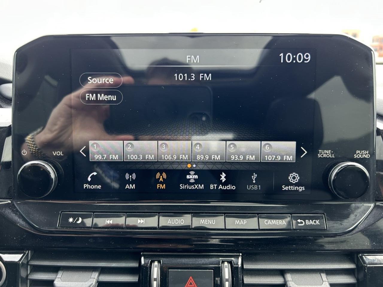 2023 Nissan Pathfinder SL  - Sunroof -  Navigation Photo