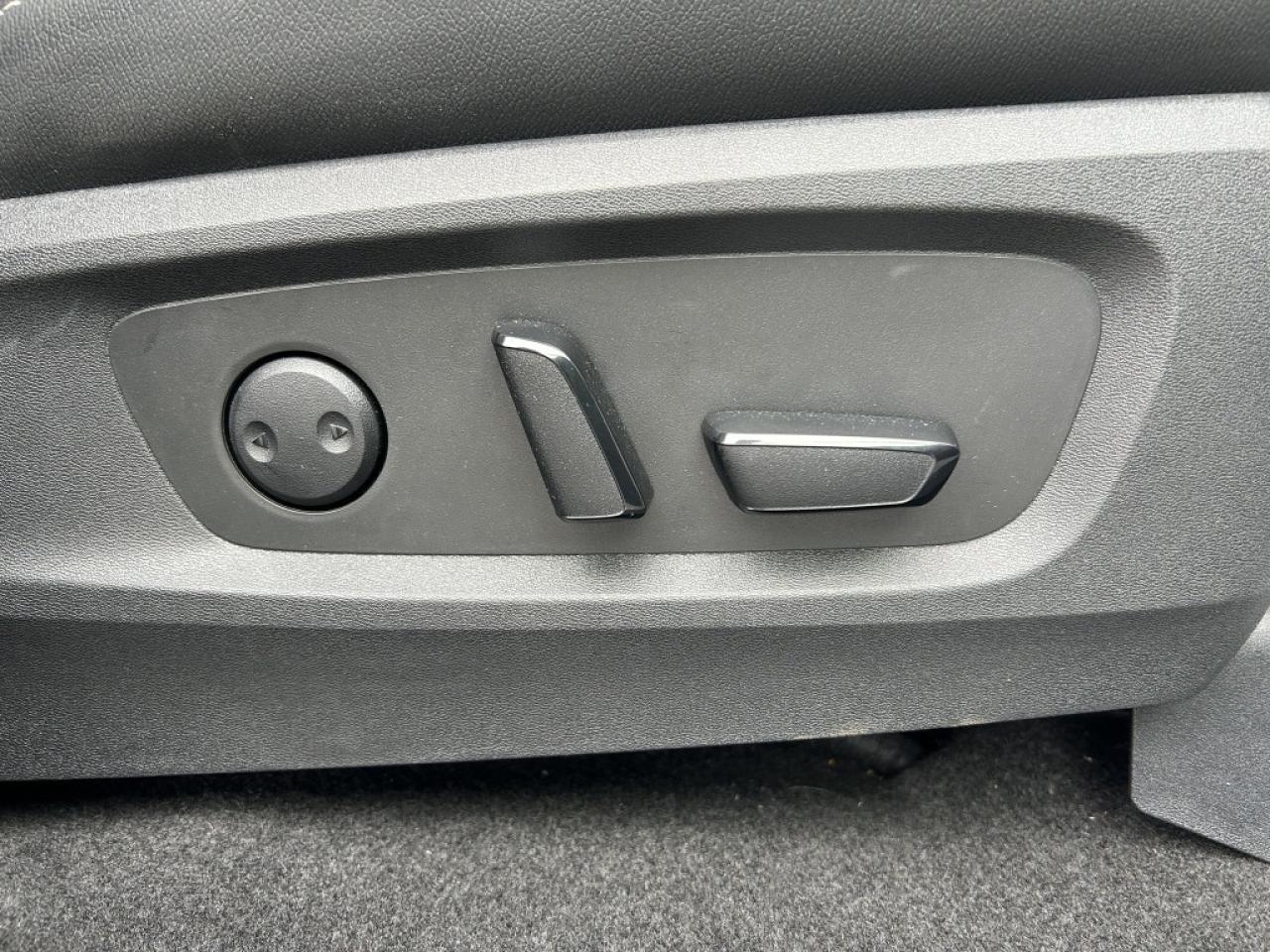 2023 Nissan Pathfinder SL  - Sunroof -  Navigation Photo