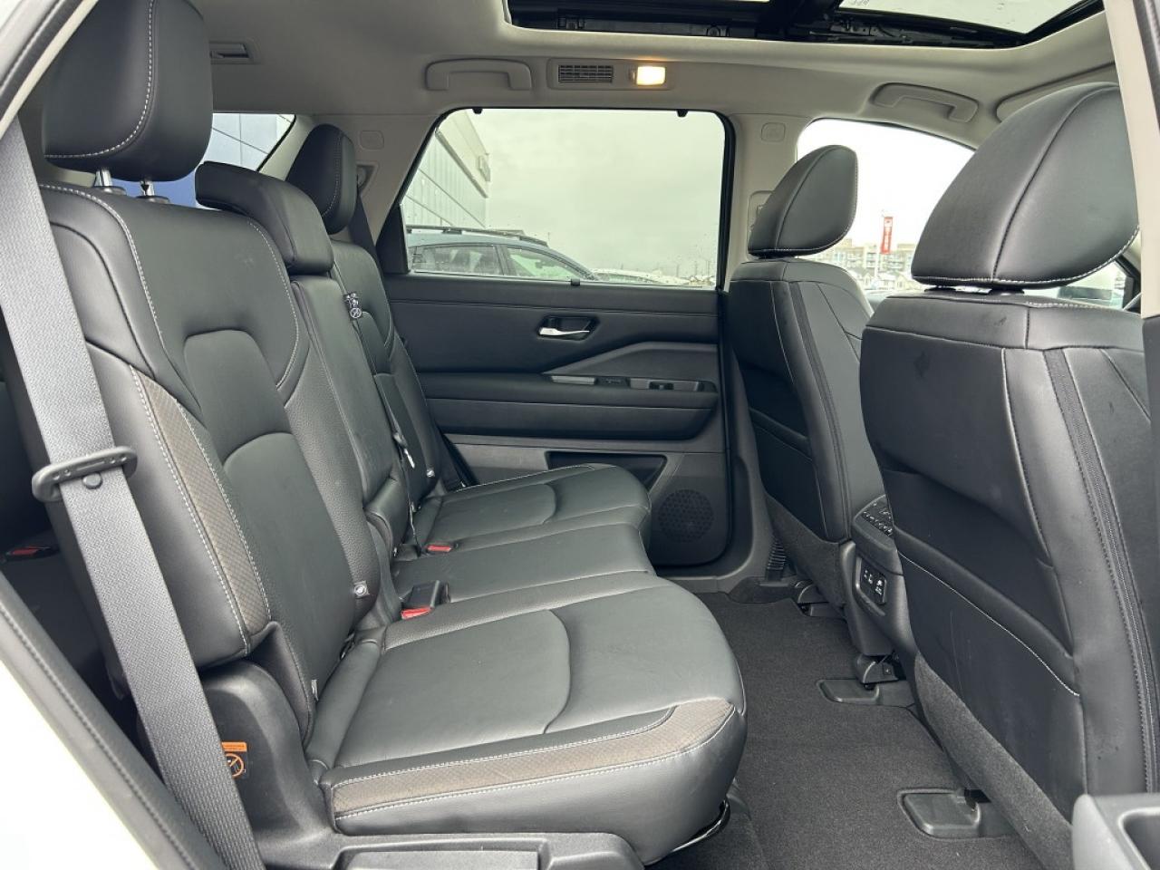 2023 Nissan Pathfinder SL  - Sunroof -  Navigation Photo