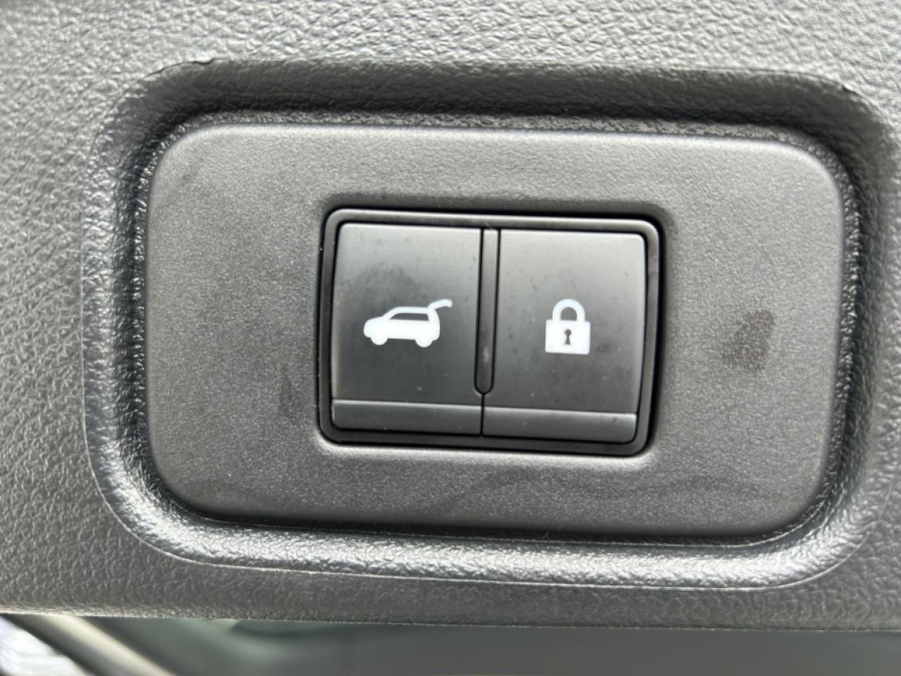 2023 Nissan Pathfinder SL  - Sunroof -  Navigation Photo