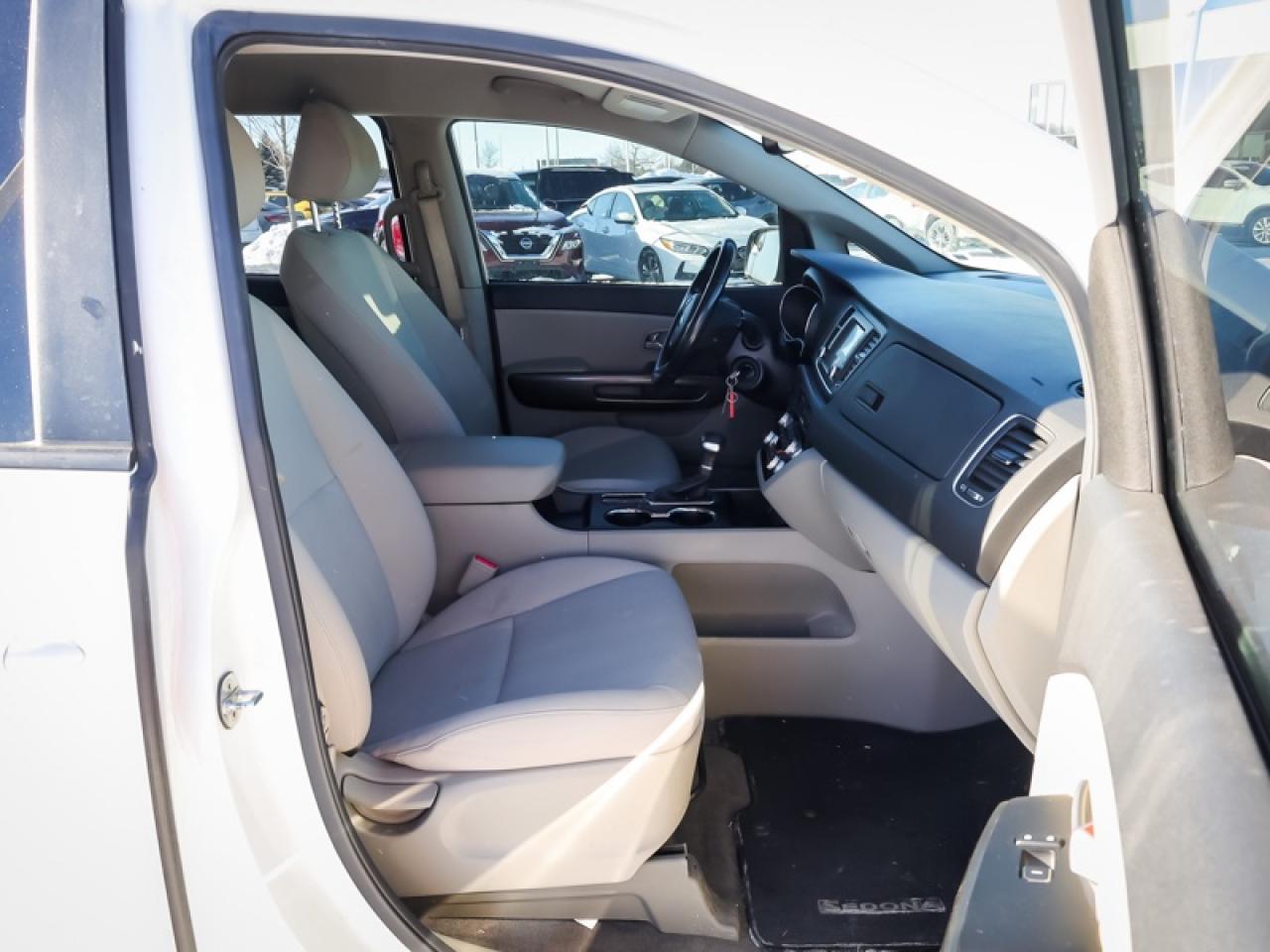 2019 Kia Sedona - $134 B/W Photo