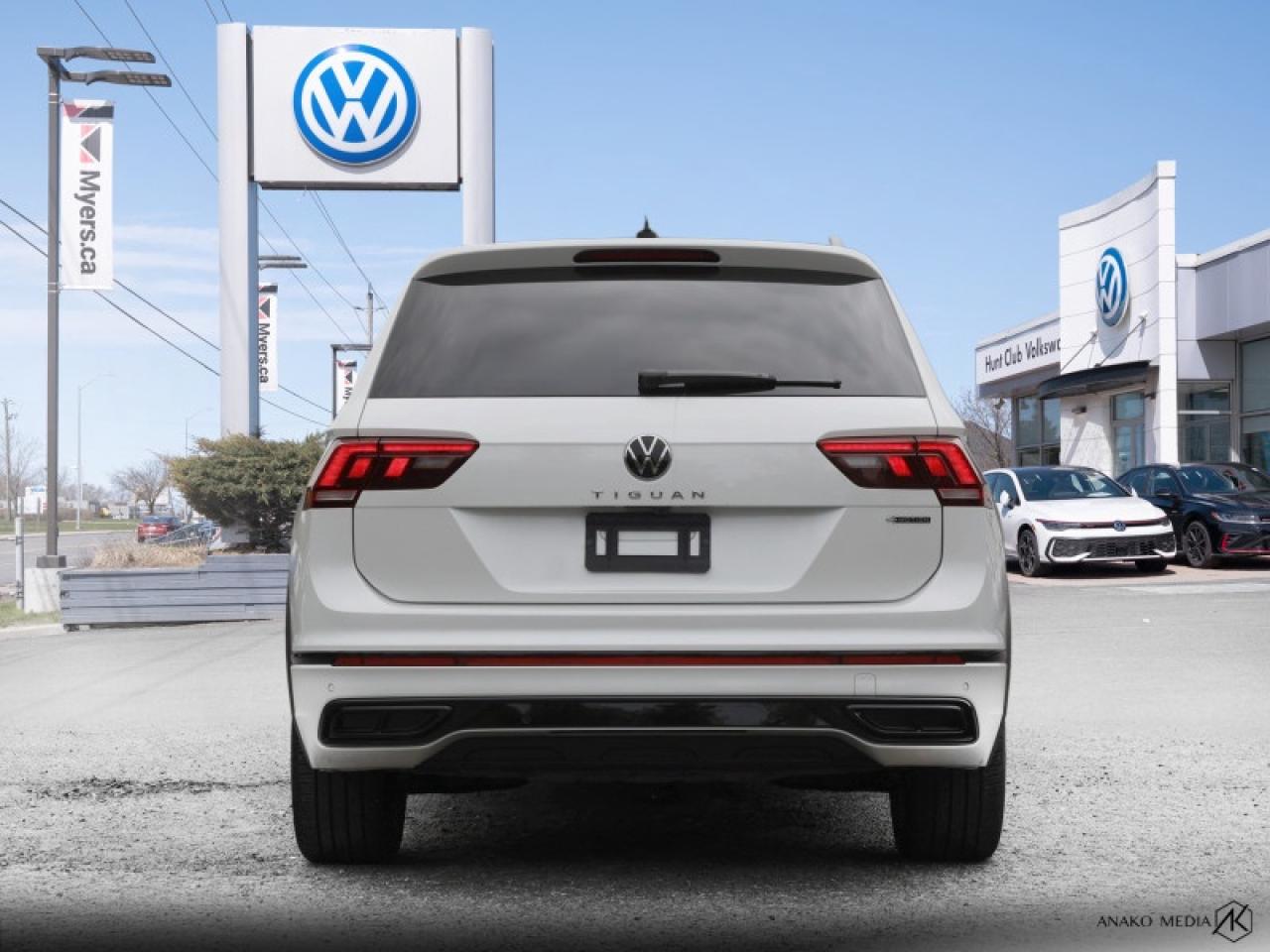 2024 Volkswagen Tiguan Comfortline R-Line Black Edition Photo3