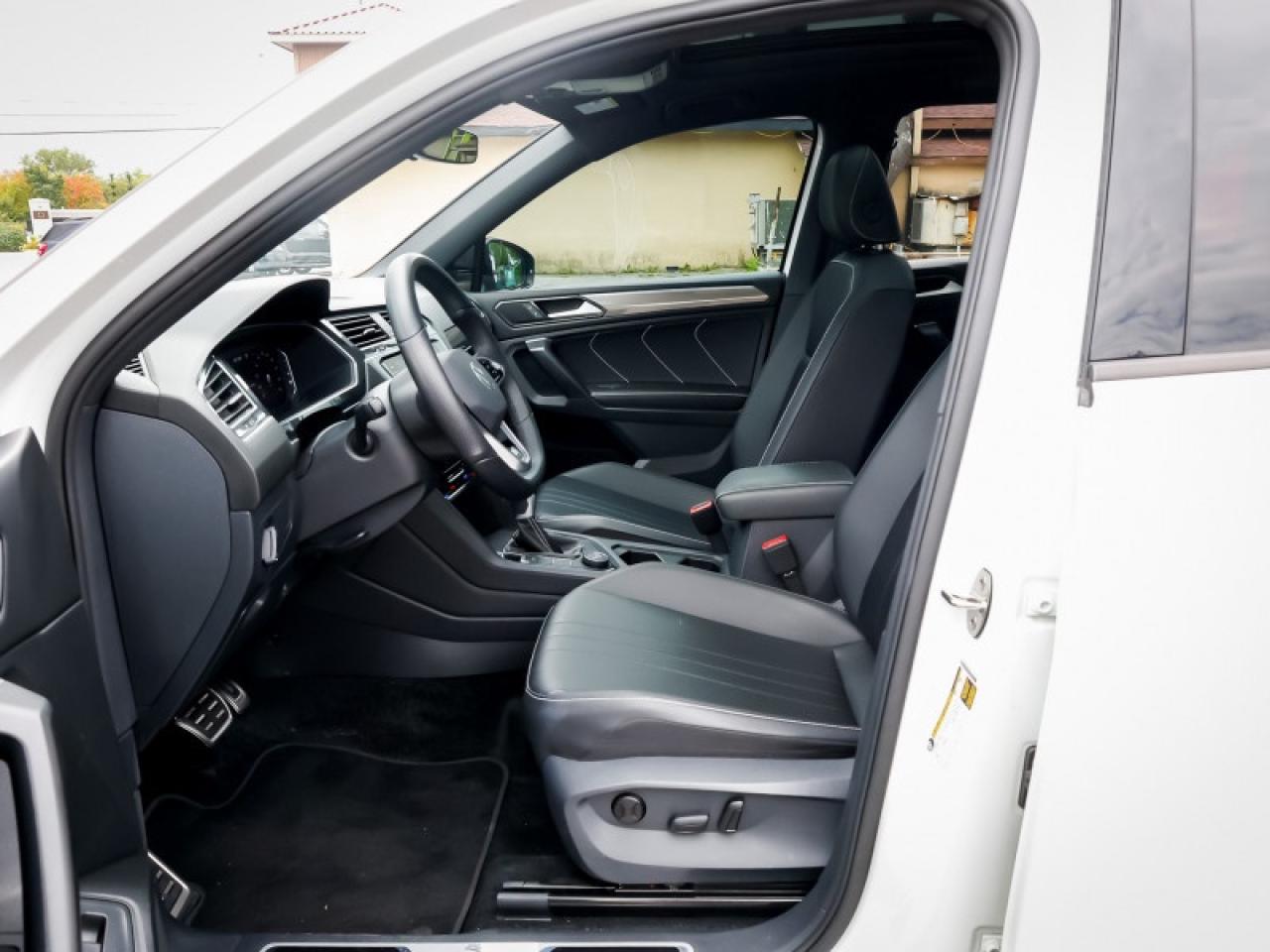 2024 Volkswagen Tiguan Comfortline R-Line Black Edition Photo