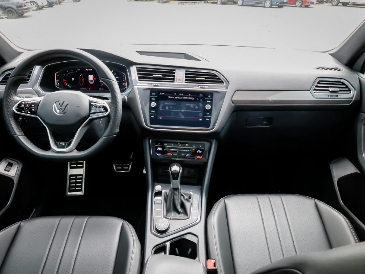 2024 Volkswagen Tiguan Comfortline R-Line Black Edition Photo