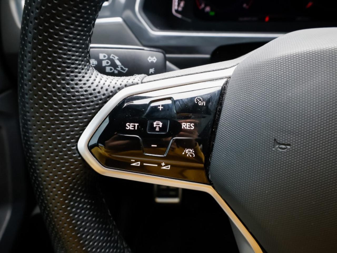 2024 Volkswagen Tiguan Comfortline R-Line Black Edition Photo