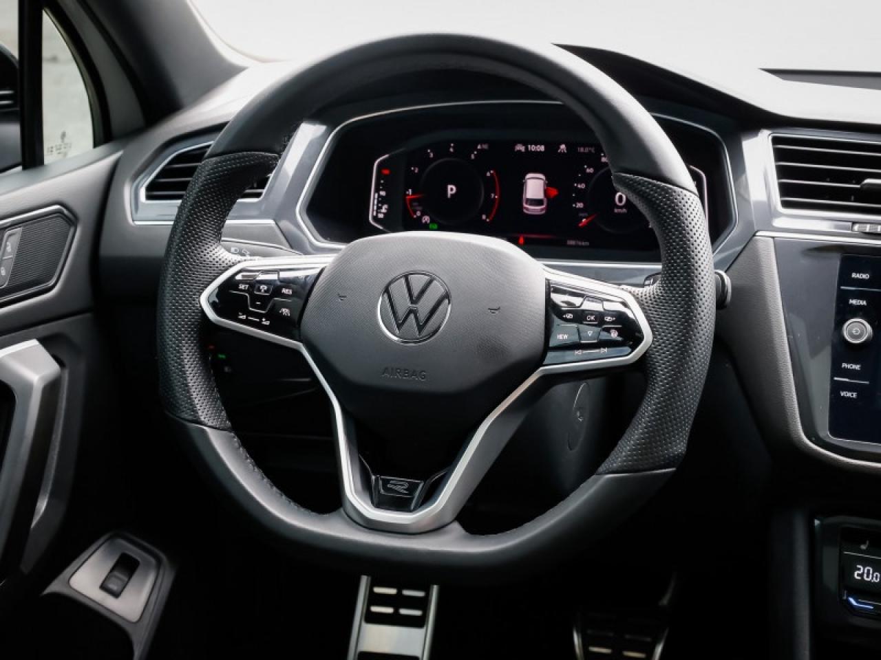 2024 Volkswagen Tiguan Comfortline R-Line Black Edition Photo