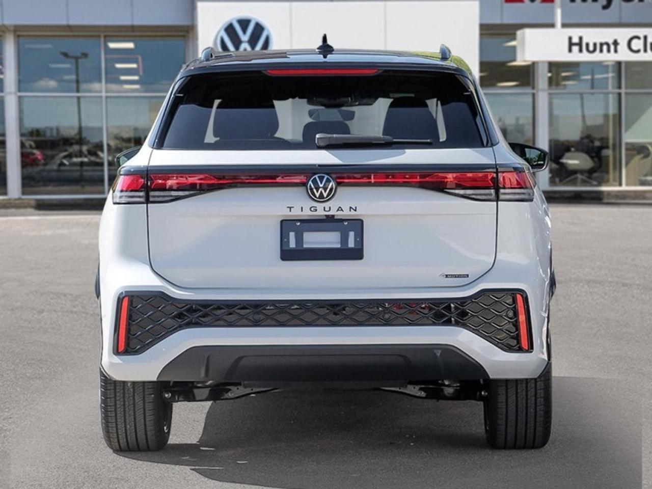 2026 Volkswagen Tiguan Comfortline R-Line Black Edition Photo4