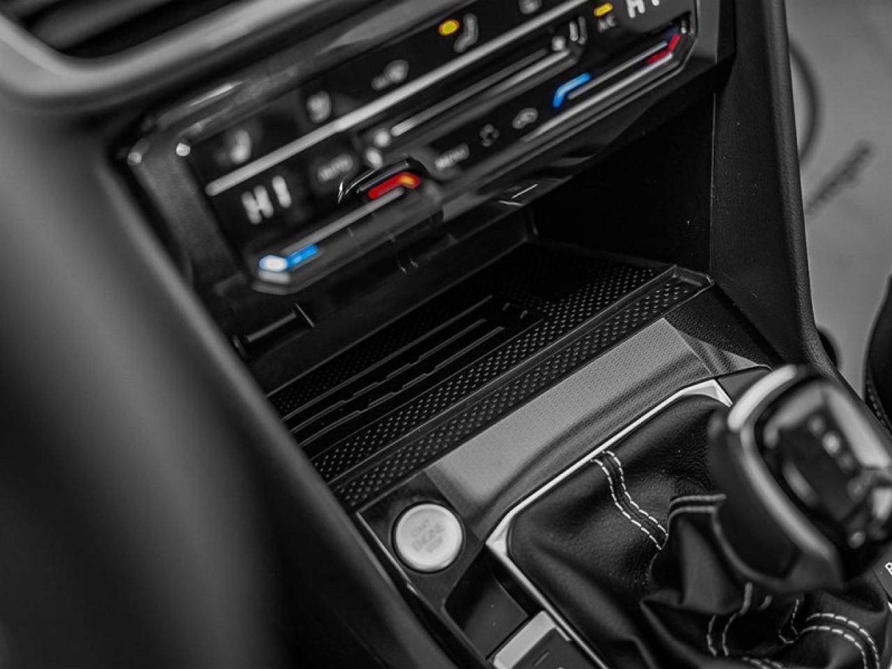 2025 Volkswagen Taos Highline  - Leather Seats Photo