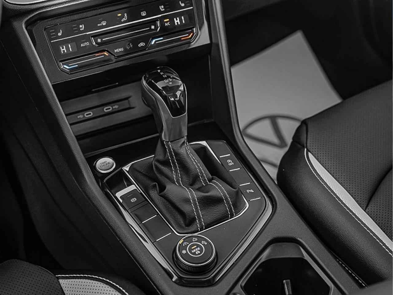 2025 Volkswagen Taos Highline  - Leather Seats Photo