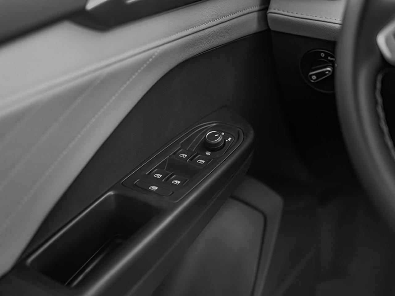 2025 Volkswagen Taos Highline  - Leather Seats Photo