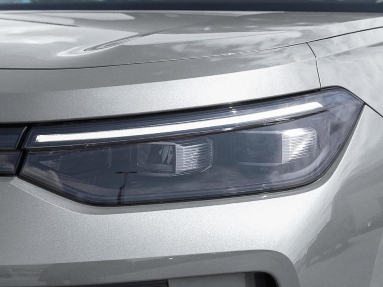 2026 Volkswagen Tiguan Comfortline R-Line Black Edition Photo