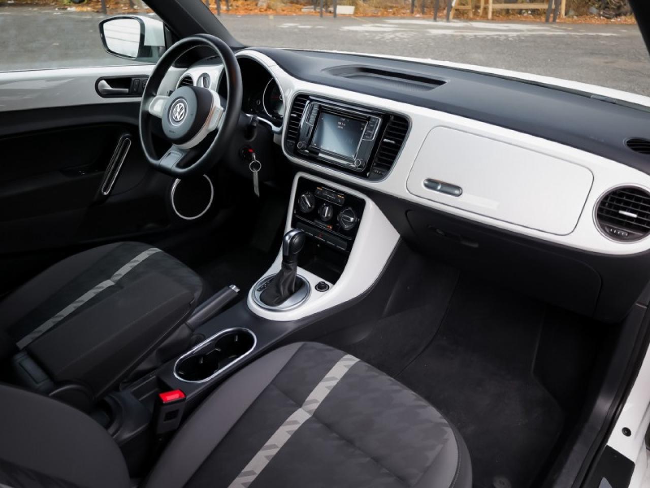 2018 Volkswagen Beetle Coupe Trendline 2.0T 6sp at w/Tip Photo