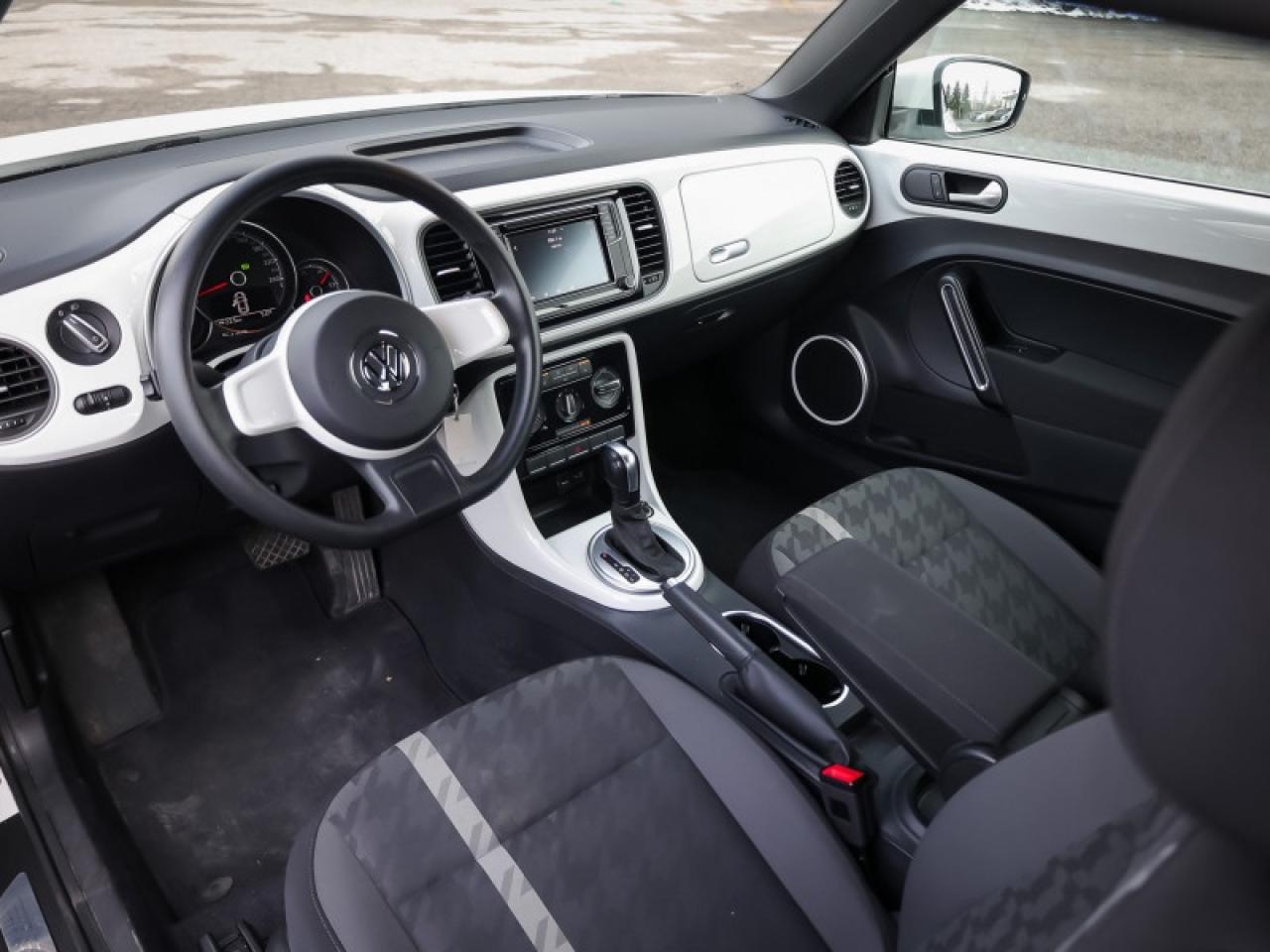 2018 Volkswagen Beetle Coupe Trendline 2.0T 6sp at w/Tip Photo