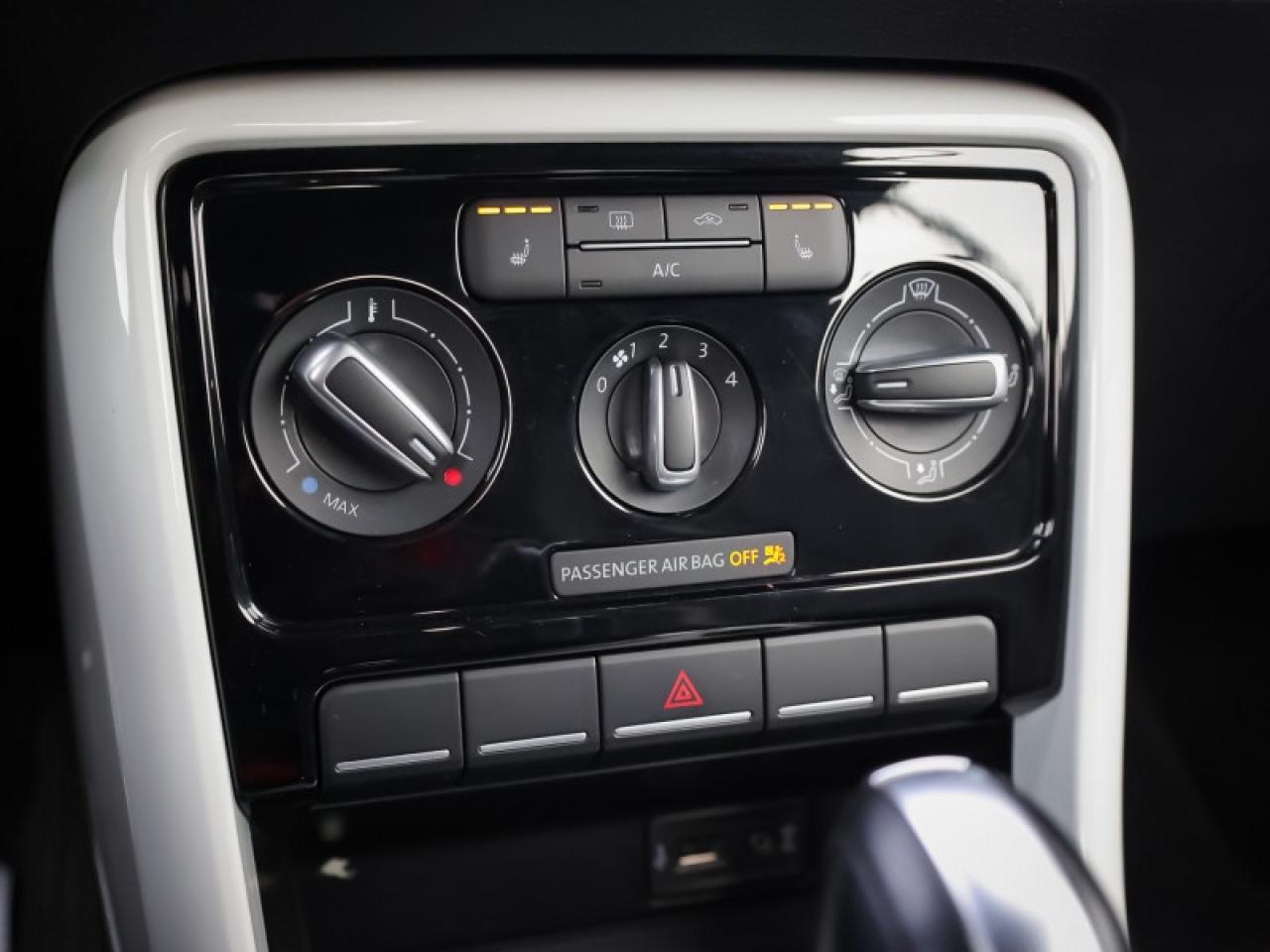 2018 Volkswagen Beetle Coupe Trendline 2.0T 6sp at w/Tip Photo