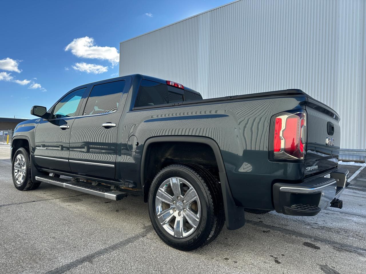 2018 GMC Sierra 1500 Crew Cab SLT Z71 Photo2