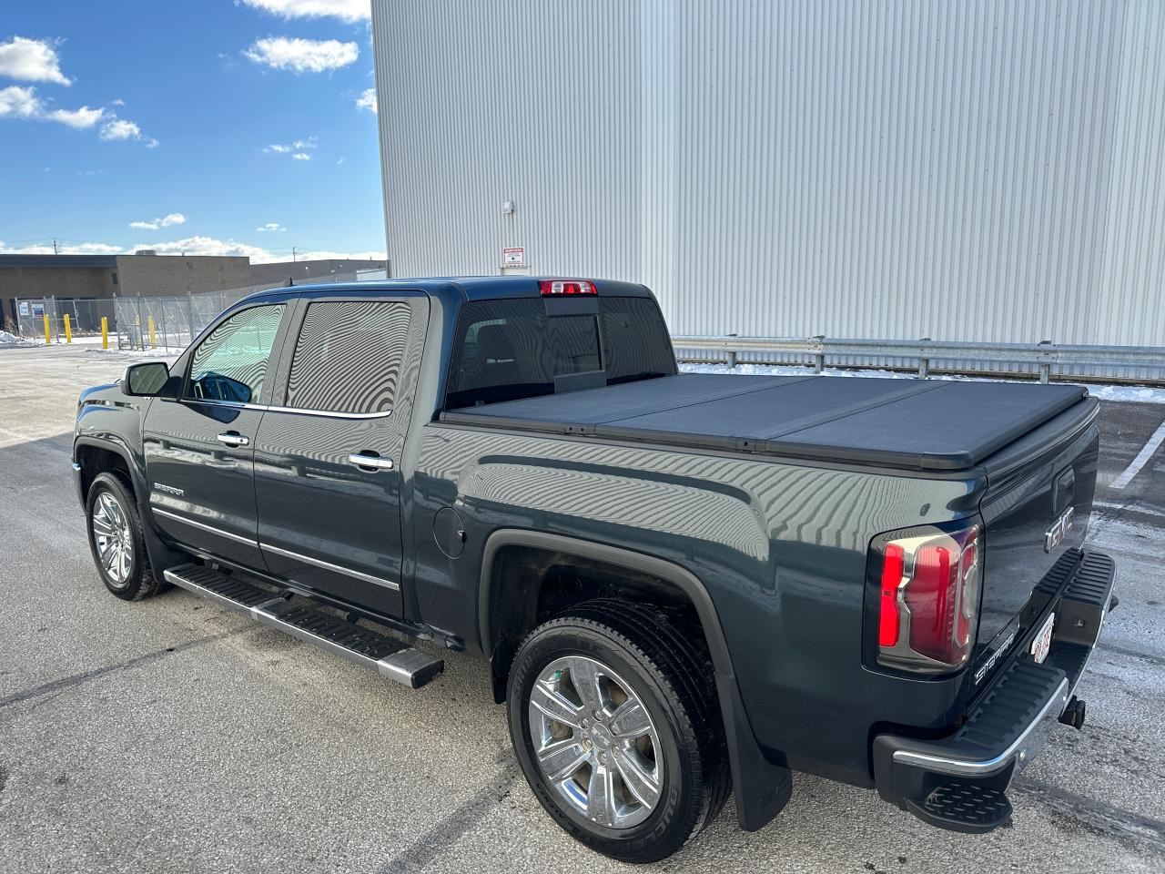 2018 GMC Sierra 1500 Crew Cab SLT Z71 Photo3