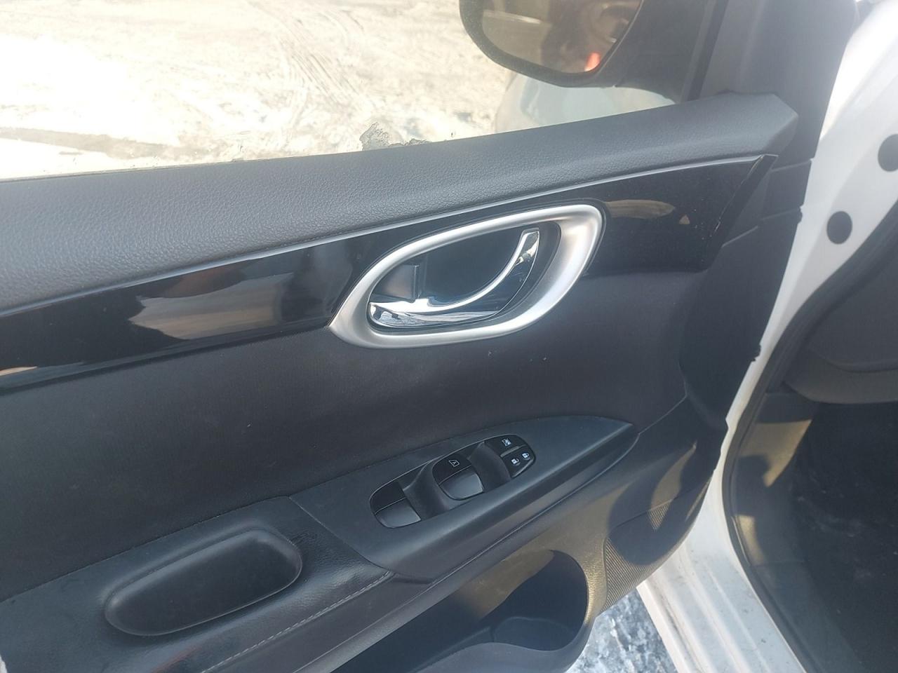 2017 Nissan Sentra SV Photo