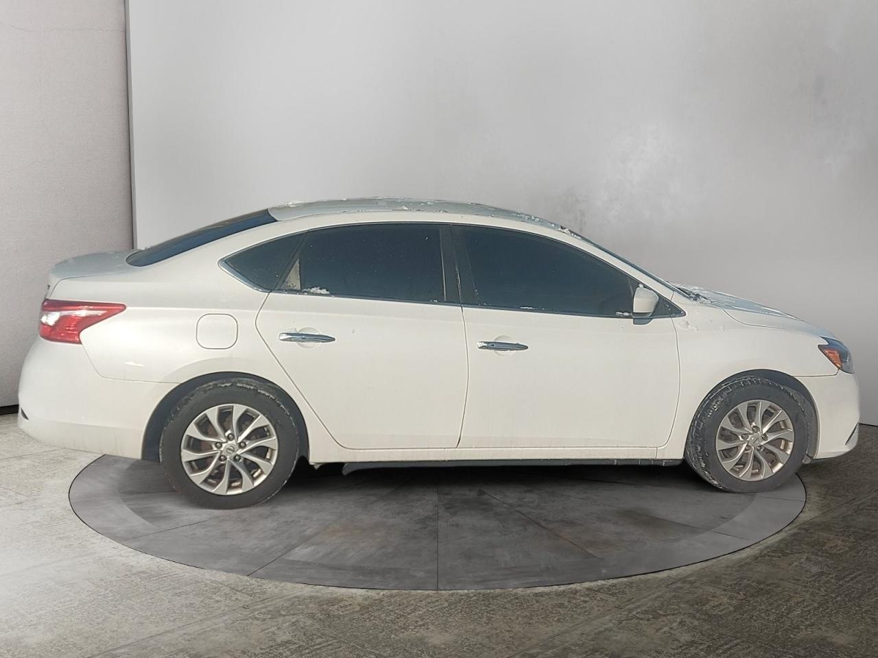 2017 Nissan Sentra SV Photo3