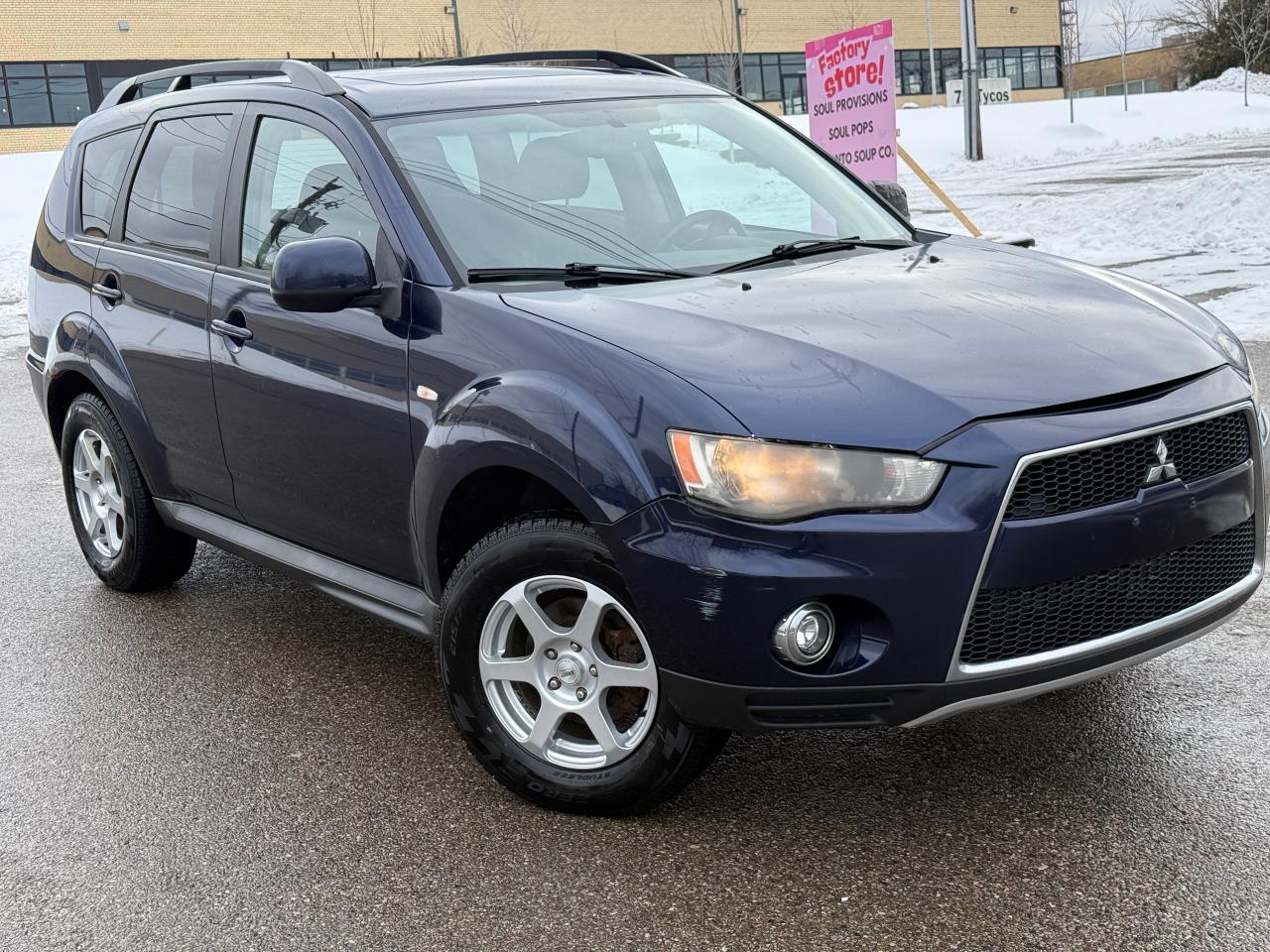 2012 Mitsubishi Outlander ES Photo2