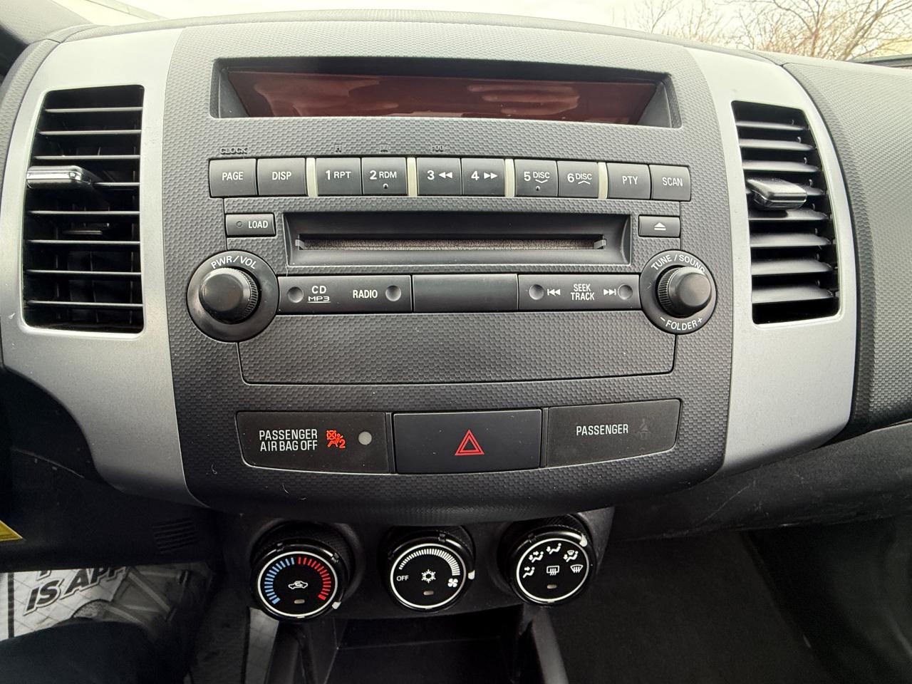 2012 Mitsubishi Outlander ES Photo