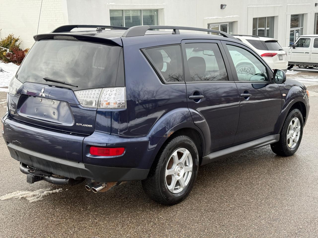 2012 Mitsubishi Outlander ES Photo