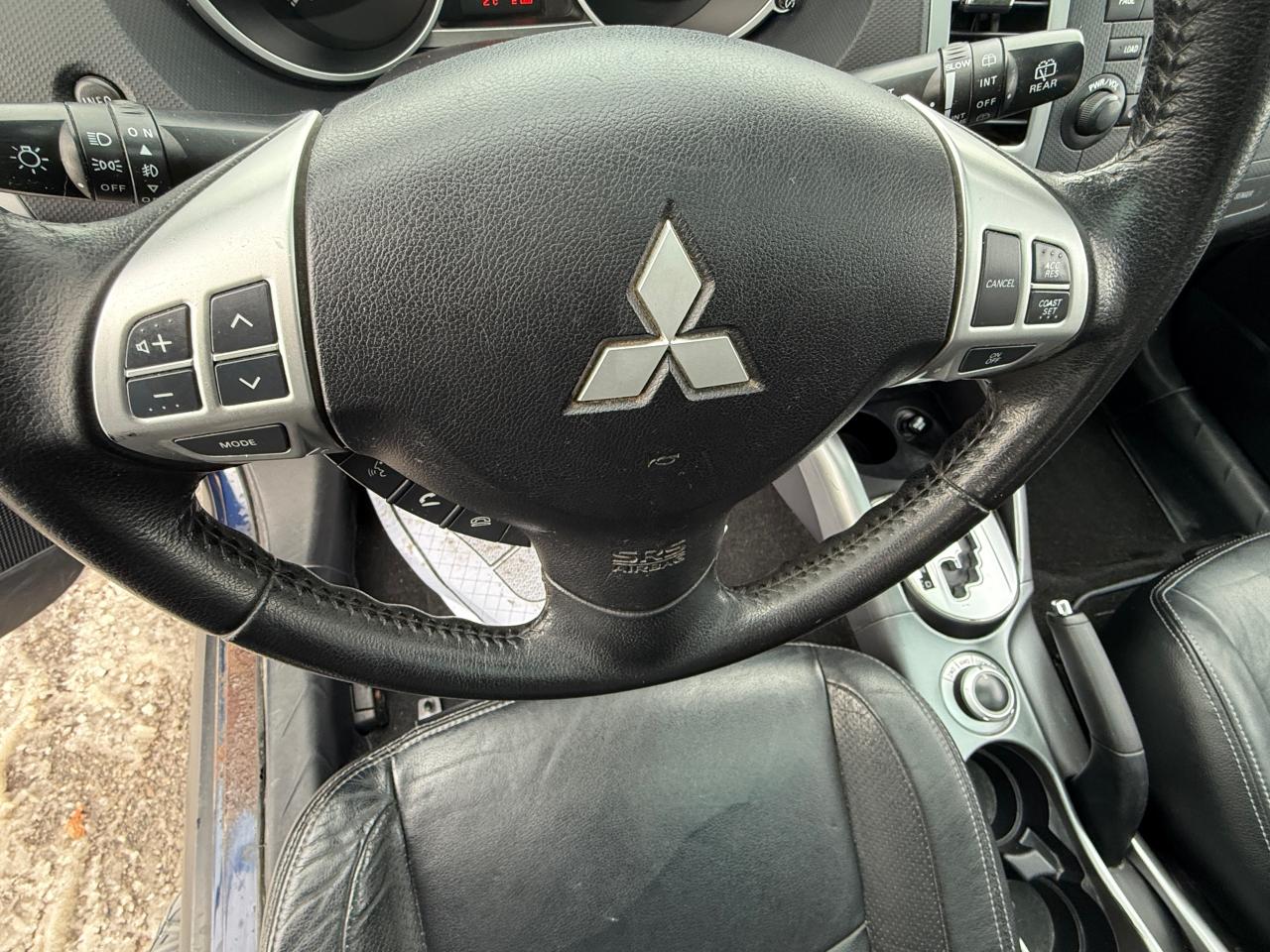 2012 Mitsubishi Outlander ES Photo