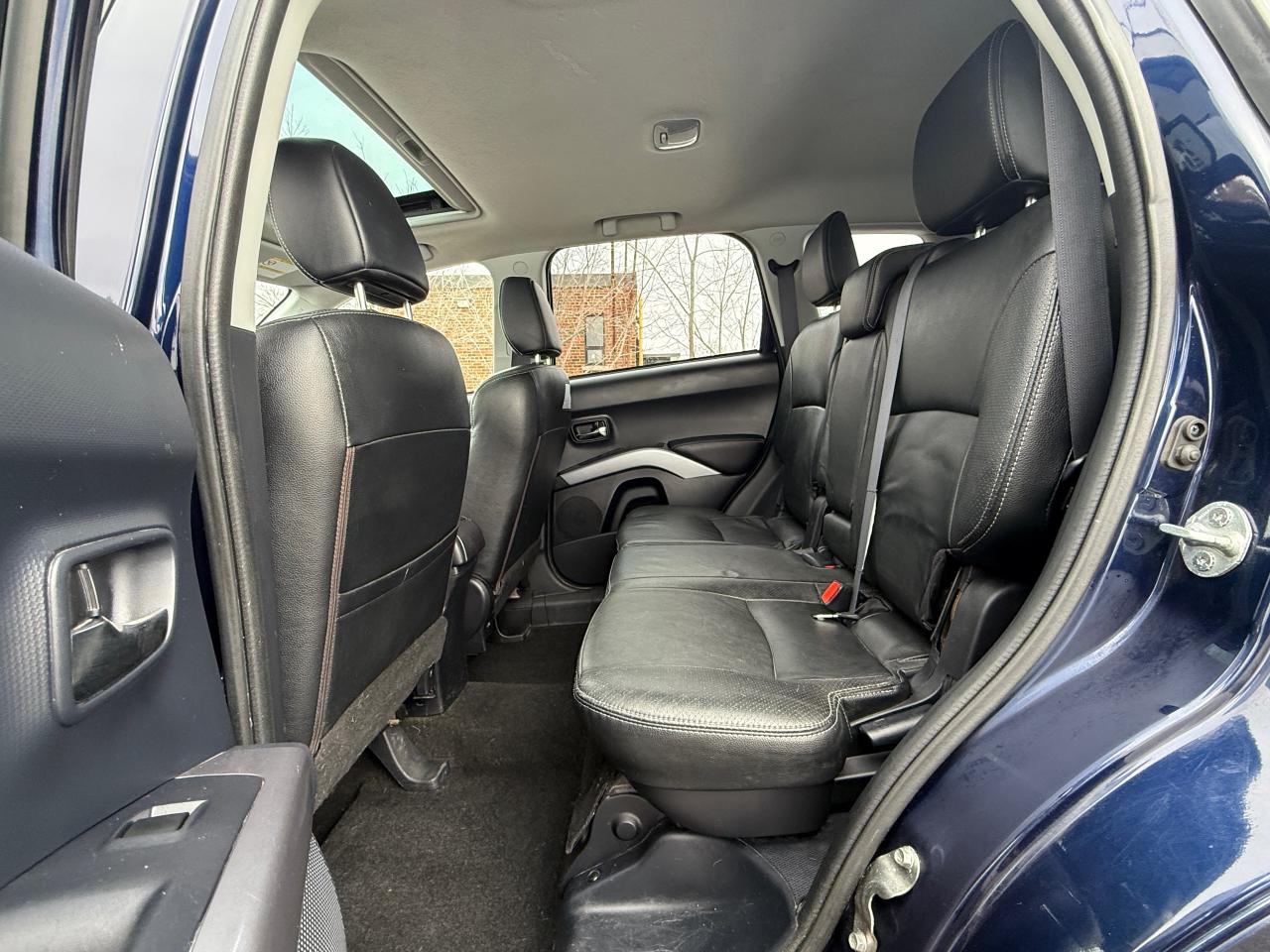 2012 Mitsubishi Outlander ES Photo