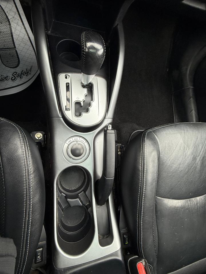 2012 Mitsubishi Outlander ES Photo