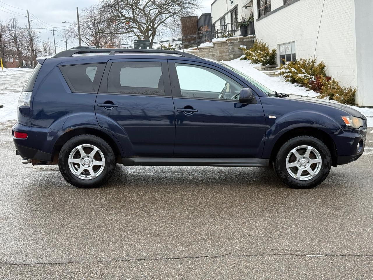 2012 Mitsubishi Outlander ES Photo3