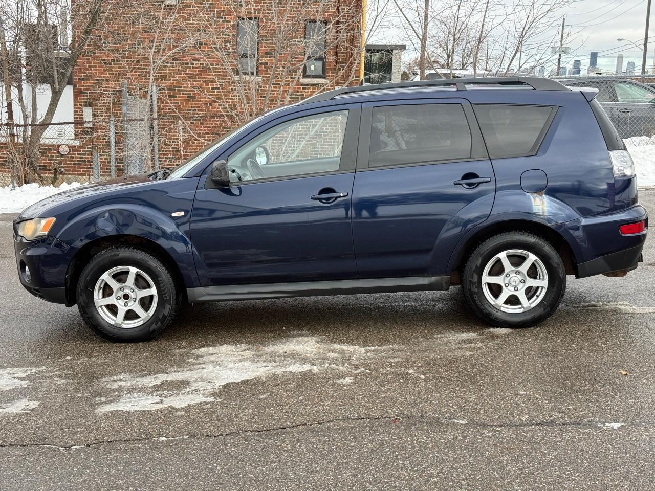 2012 Mitsubishi Outlander ES Photo