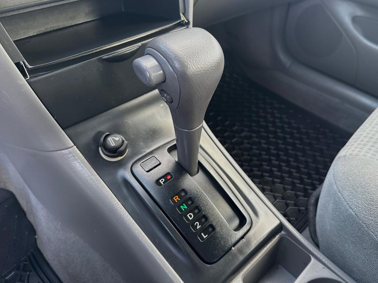 2006 Toyota Corolla CE Photo12