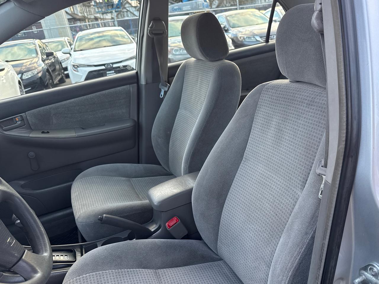 2006 Toyota Corolla CE Photo9