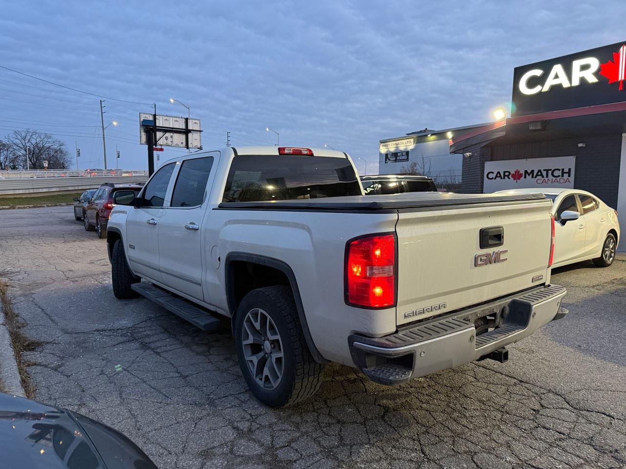 2014 GMC Sierra 1500 SLE / CREW / SHORT BOX / YOU SAFETY YOU SAVE Photo
