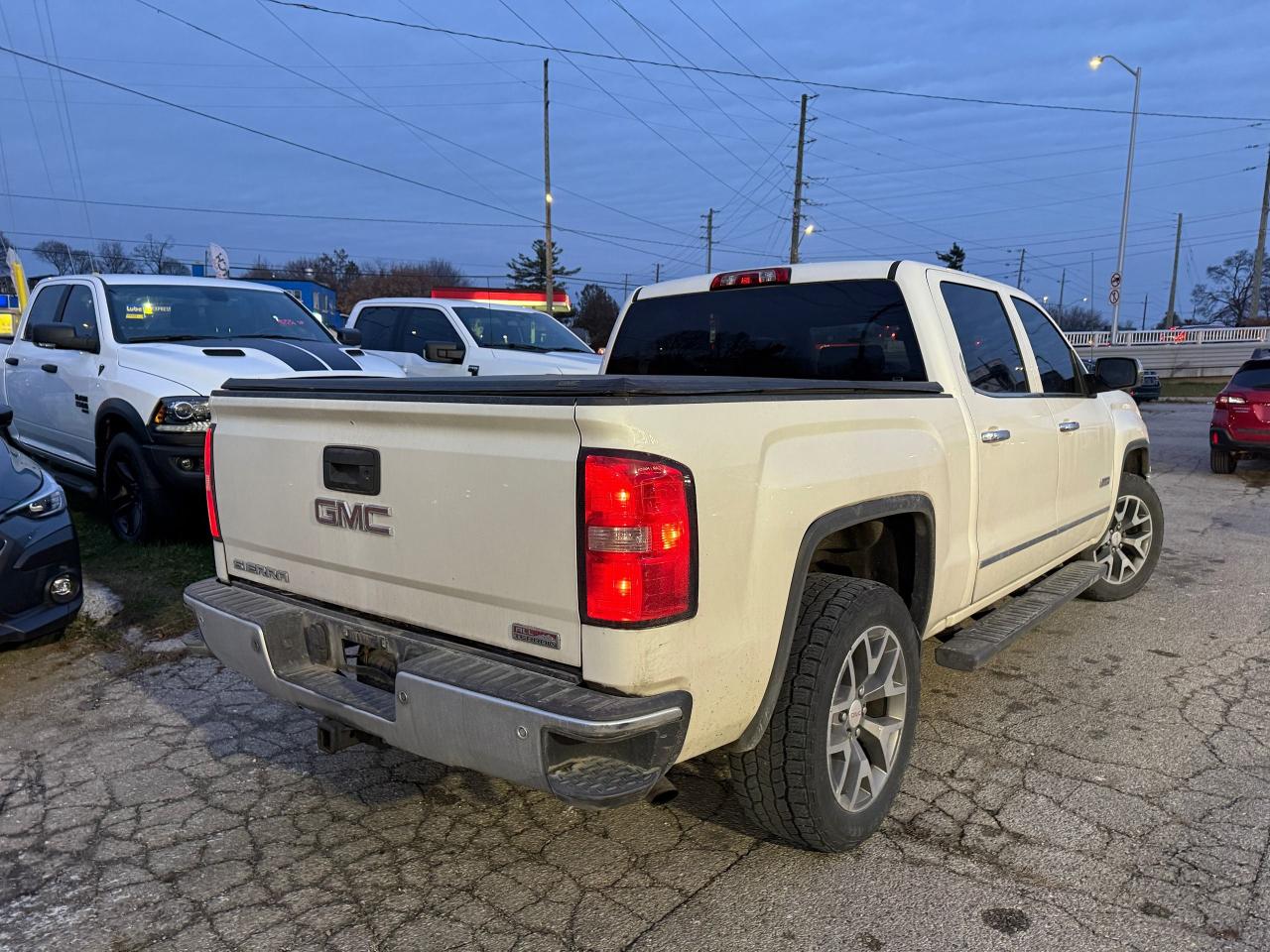 2014 GMC Sierra 1500 SLE / CREW / SHORT BOX / YOU SAFETY YOU SAVE Photo