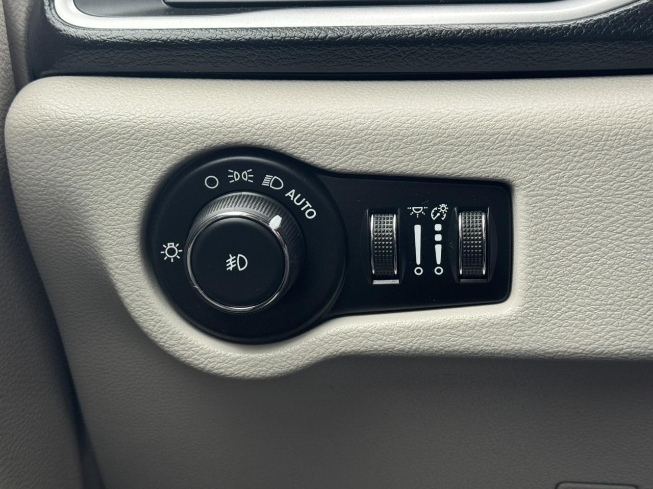 2019 Chrysler Pacifica Touring Plus 2WD Photo