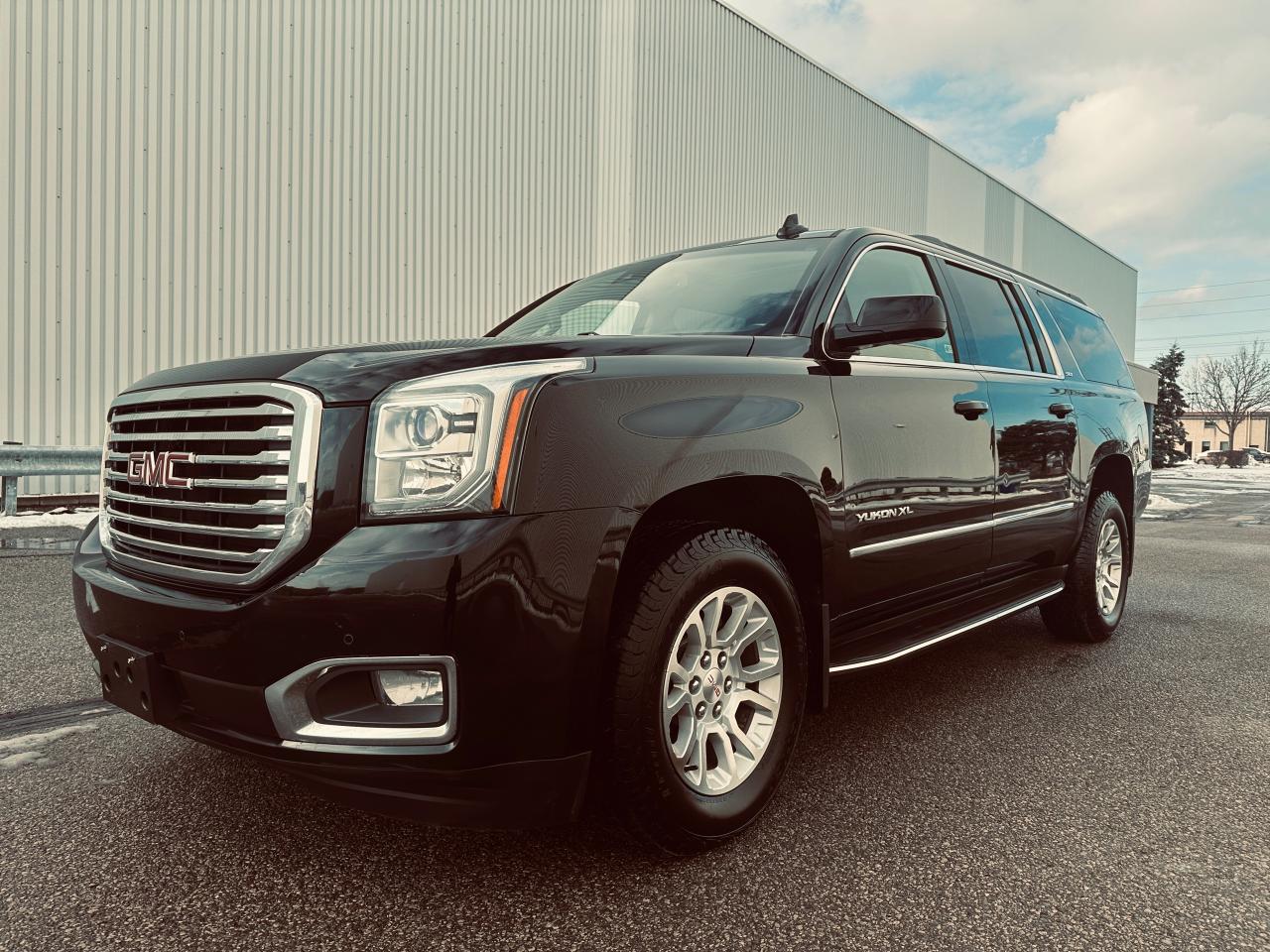 2017 GMC Yukon XL SLT Triple Black 8 Passengers Photo2