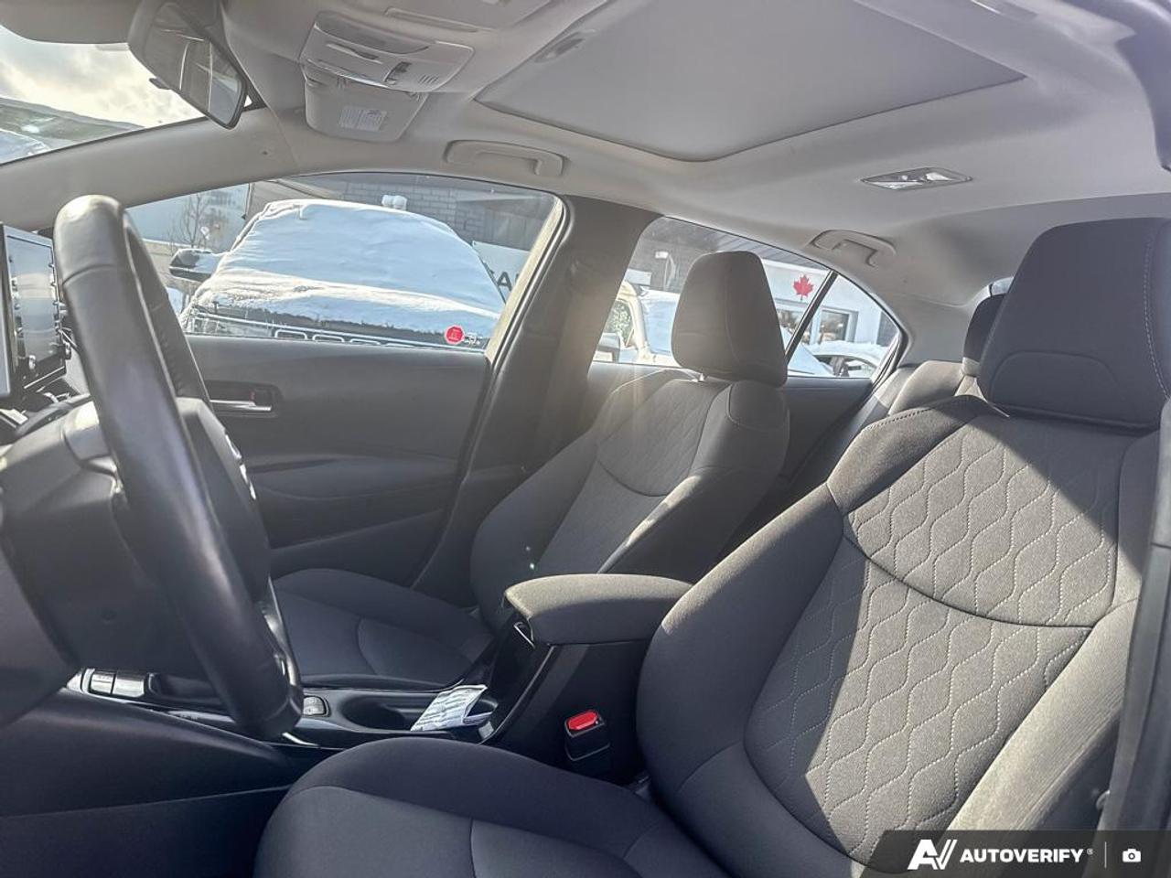 2020 Toyota Corolla LE UPGRADE / SUNROOF / ALLOY'S / ONLY 48,009 KM Photo