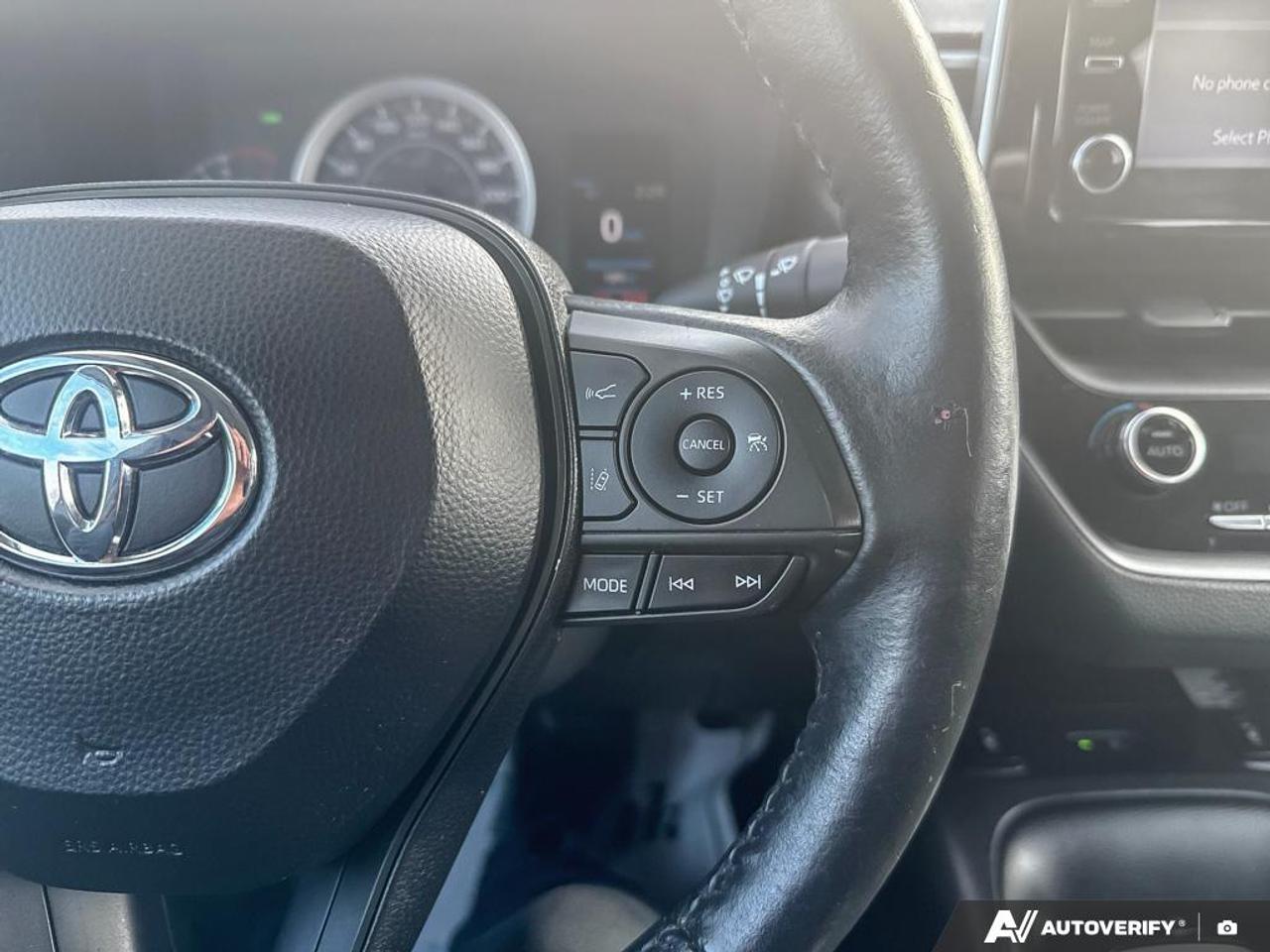 2020 Toyota Corolla LE UPGRADE / SUNROOF / ALLOY'S / ONLY 48,009 KM Photo