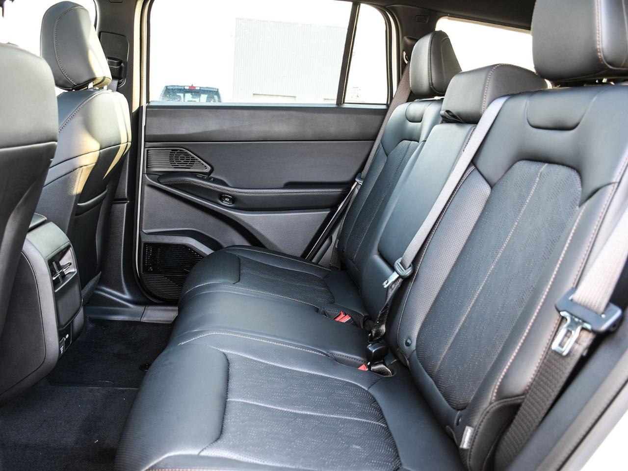 2026 Jeep Cherokee Overland 4x4 Photo