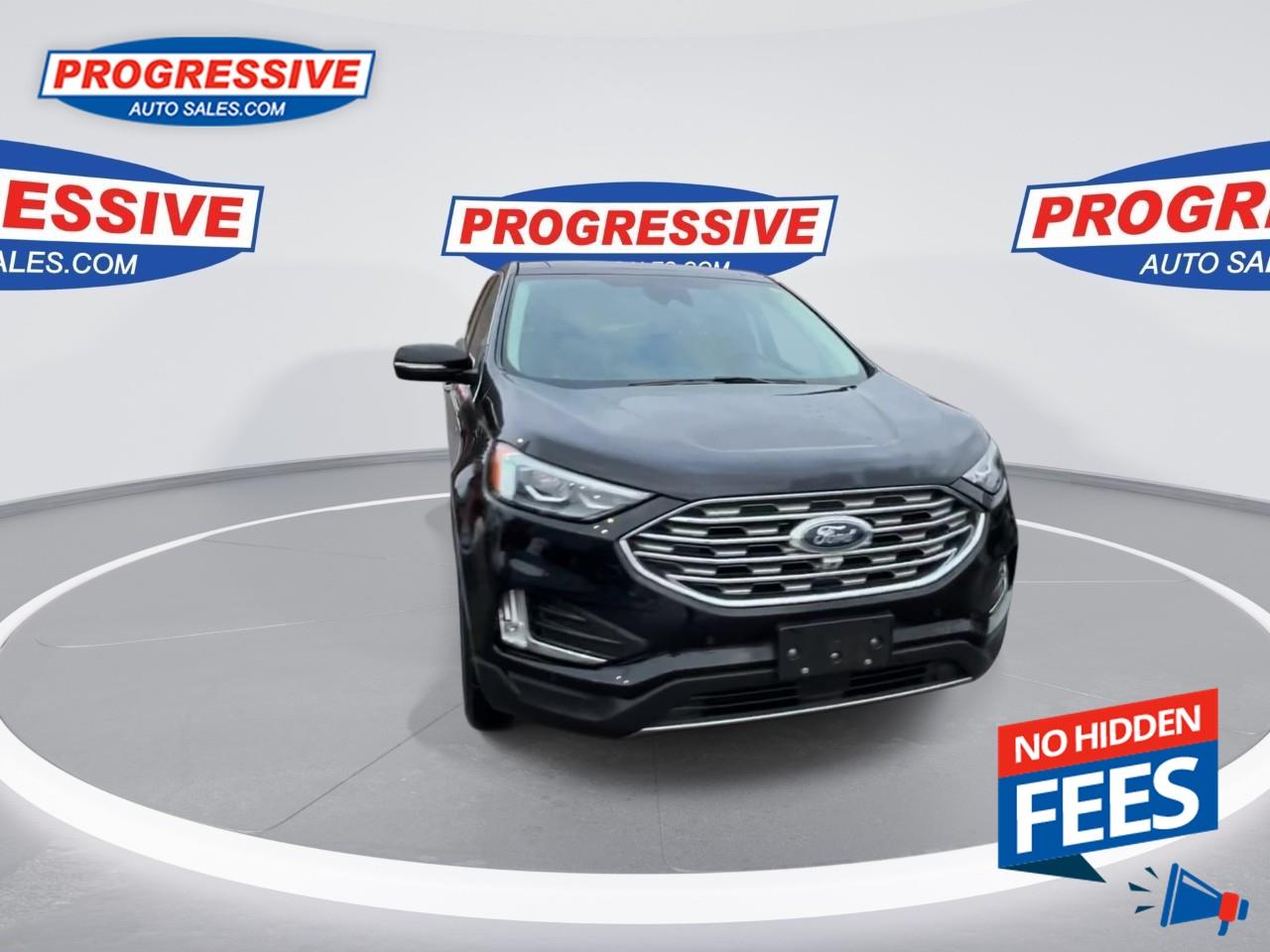 2022 Ford Edge Titanium Photo2