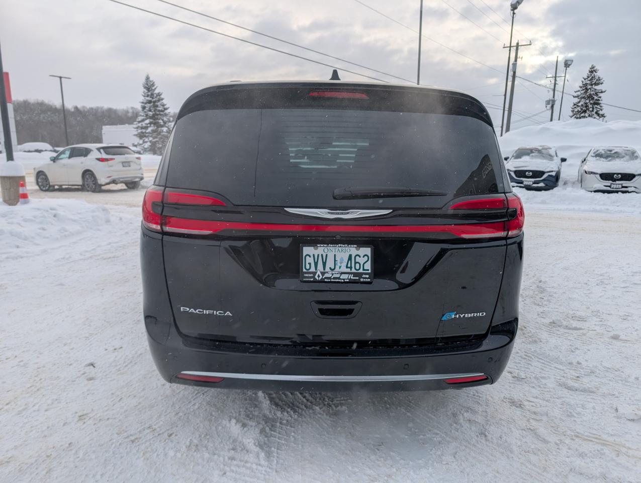 2024 Chrysler Pacifica Hybrid Pinnacle Photo3