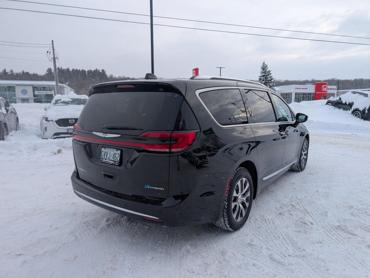 2024 Chrysler Pacifica Hybrid Pinnacle Photo4