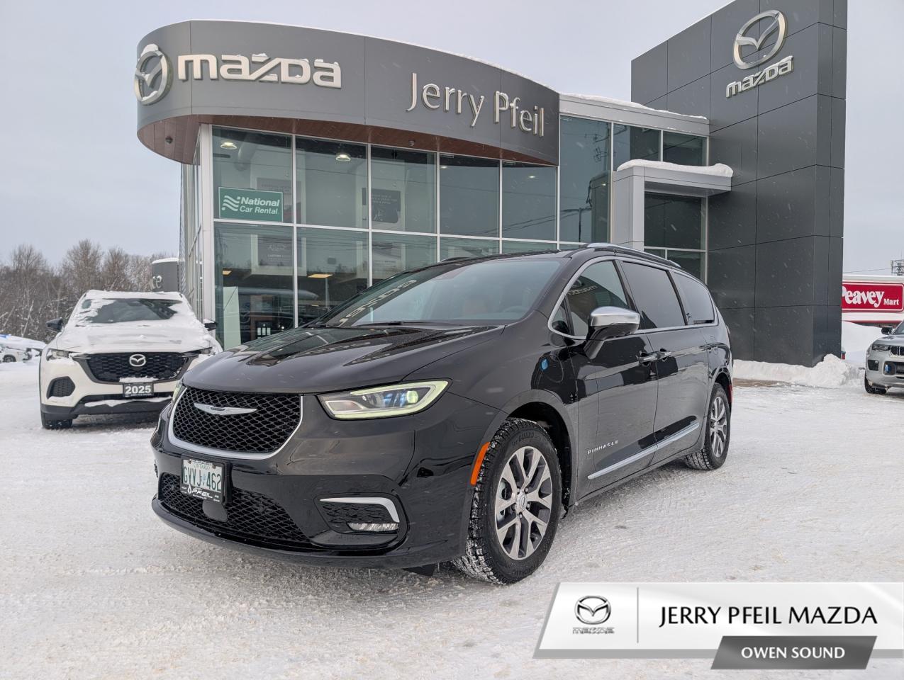 2024 Chrysler Pacifica Hybrid Pinnacle Photo