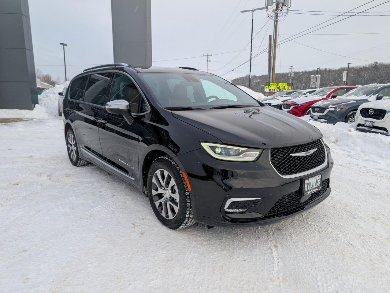 2024 Chrysler Pacifica Hybrid Pinnacle Photo