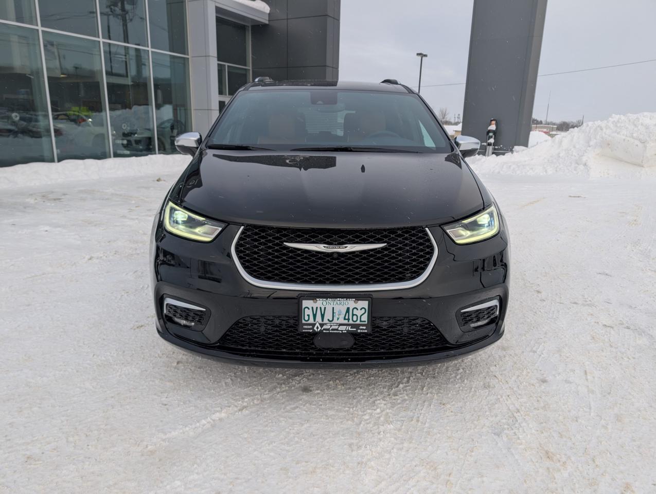 2024 Chrysler Pacifica Hybrid Pinnacle Photo