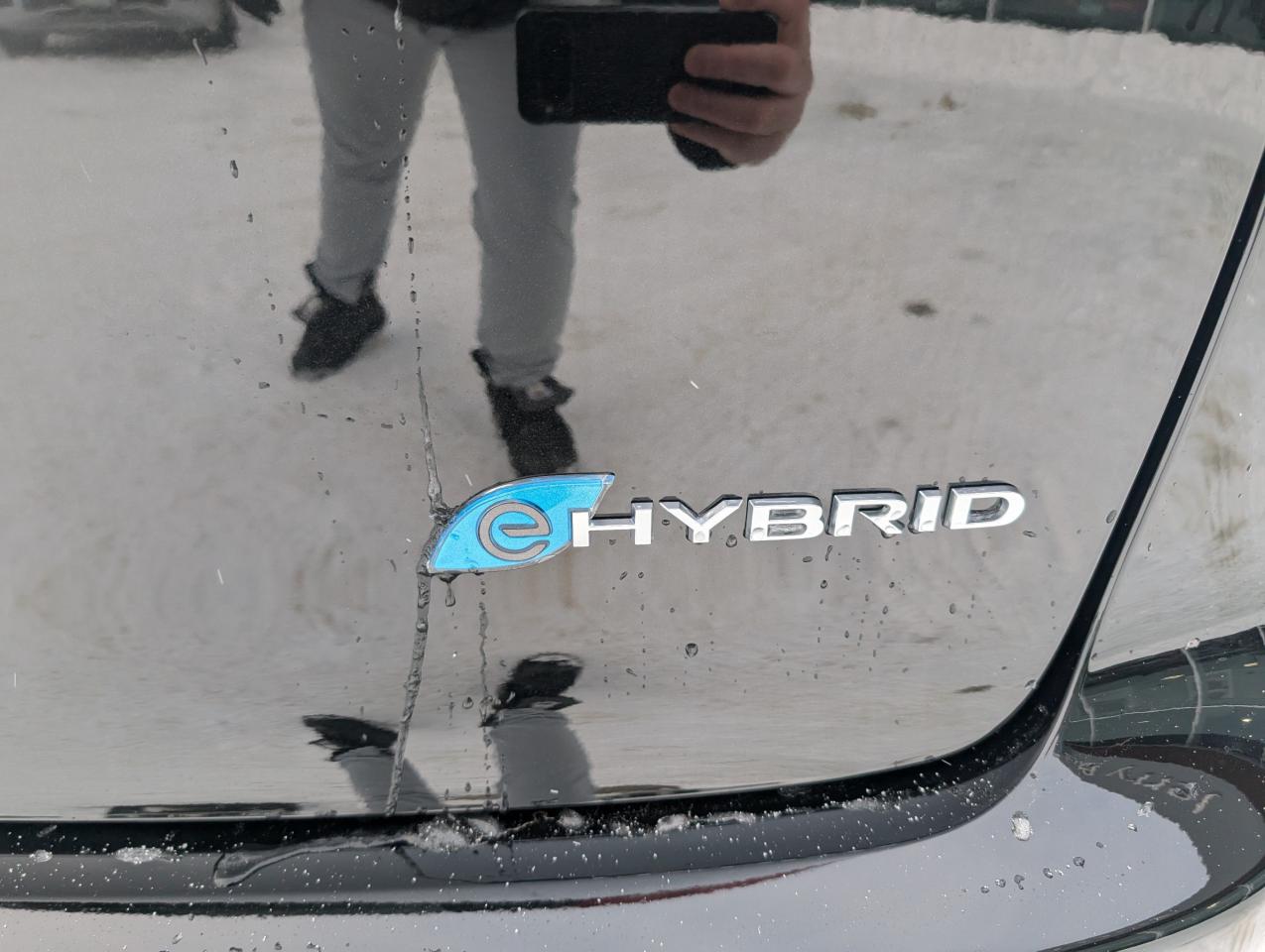 2024 Chrysler Pacifica Hybrid Pinnacle Photo