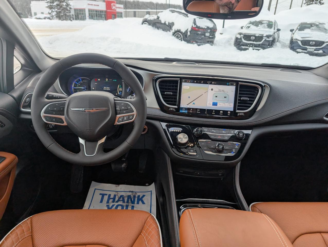 2024 Chrysler Pacifica Hybrid Pinnacle Photo