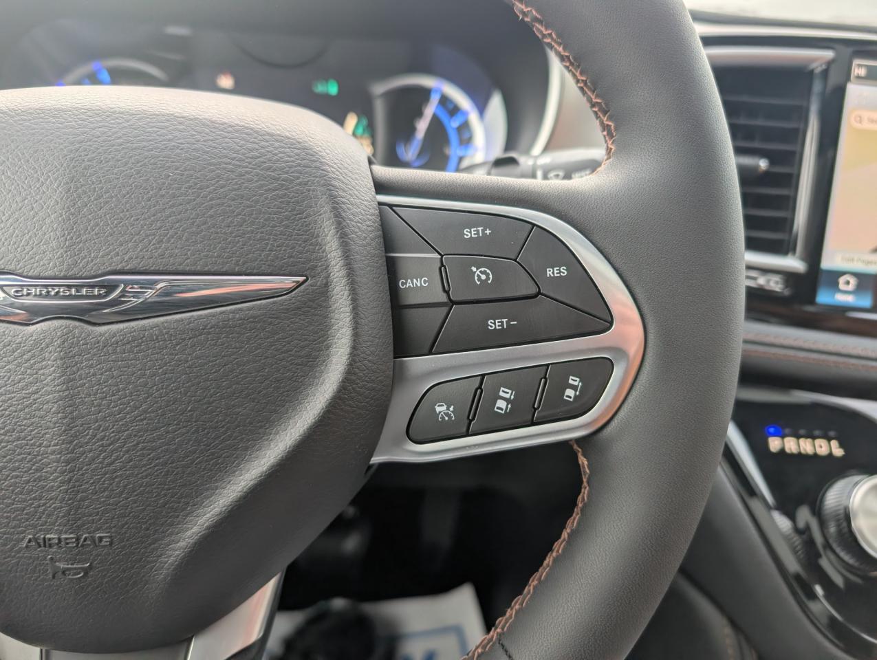 2024 Chrysler Pacifica Hybrid Pinnacle Photo