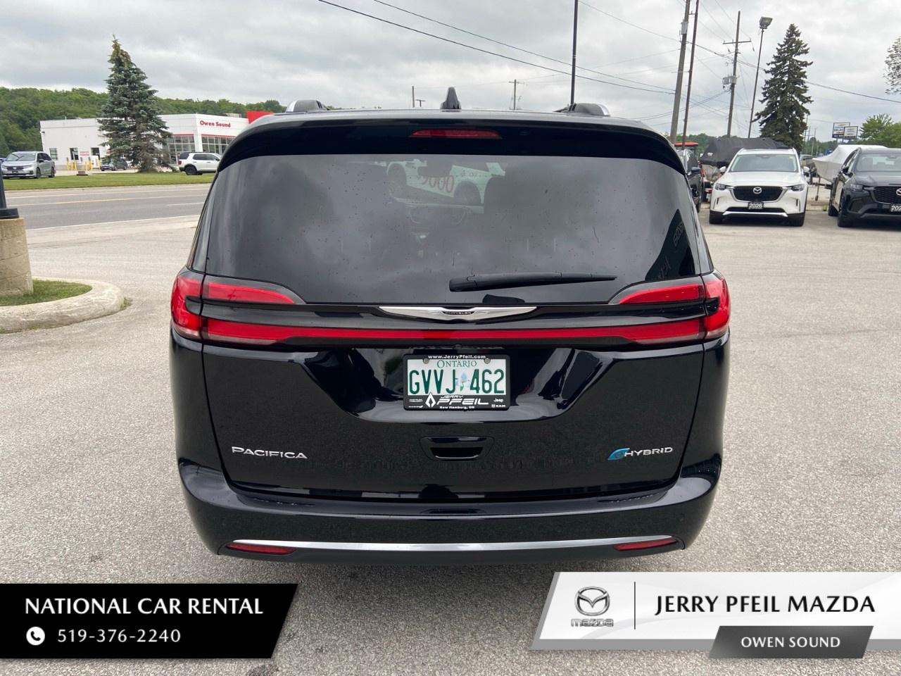 2024 Chrysler Pacifica Hybrid Pinnacle 2WD Photo3