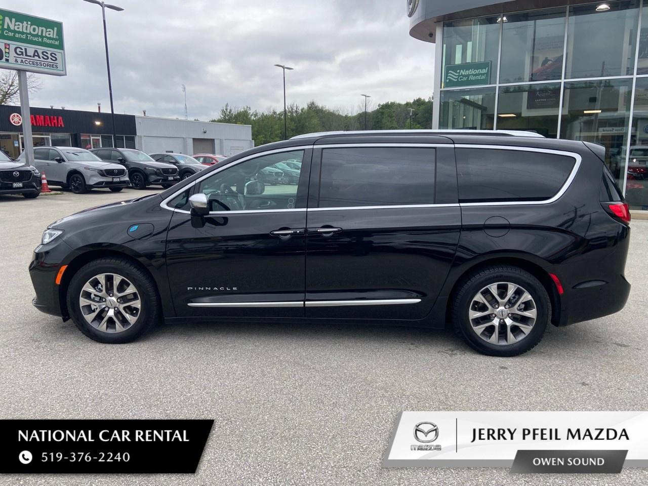 2024 Chrysler Pacifica Hybrid Pinnacle 2WD Photo1